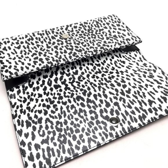 SAINT LAURENT Black Leather Clutch Bag - Picture 8 of 10